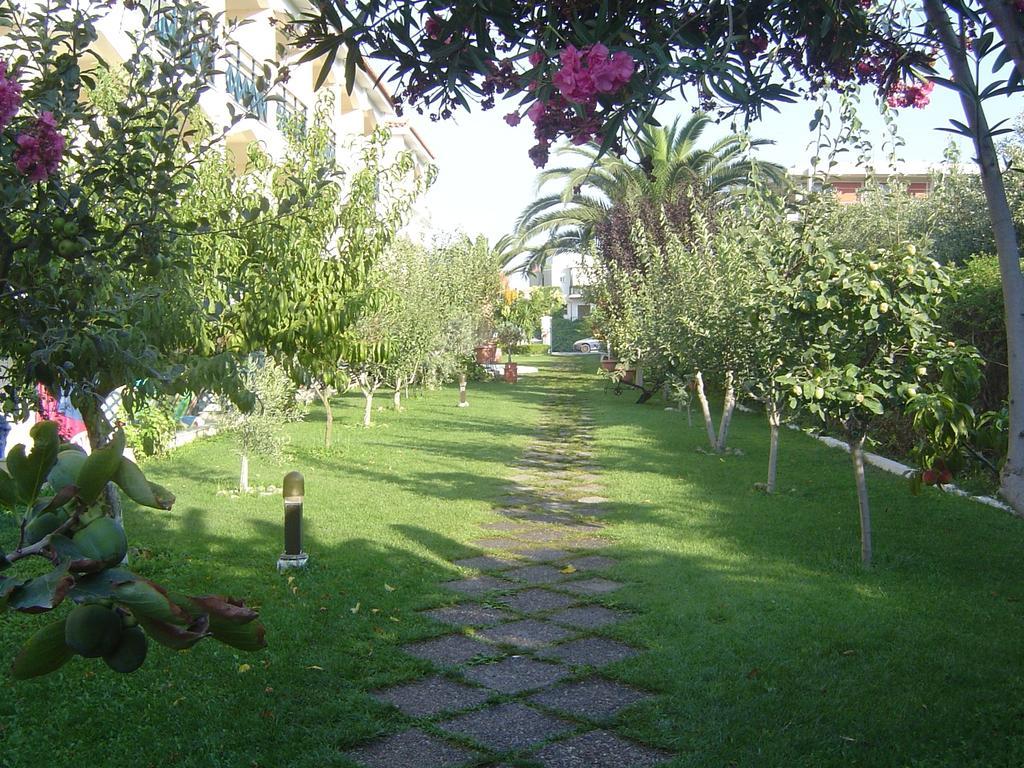 Paradise Hotel Samos Town Exterior photo